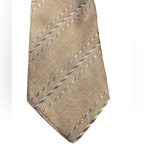 🔥🖤Armani new silk tie in neutral gray with blue. Beautiful, classic design. - Picture 1 of 4